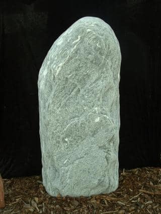 Naturbelassene Stelen, Bild 1